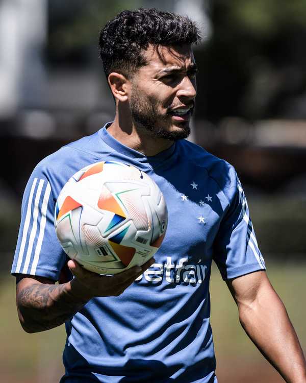 Cruzeiro treina com a bola da Sul-Americana, João Pedro segue afastado.