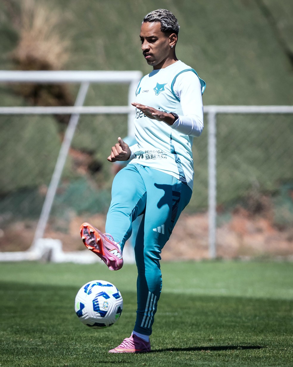 Matheus Pereira em treino pelo Cruzeiro — Foto: Gustavo Aleixo/Cruzeiro