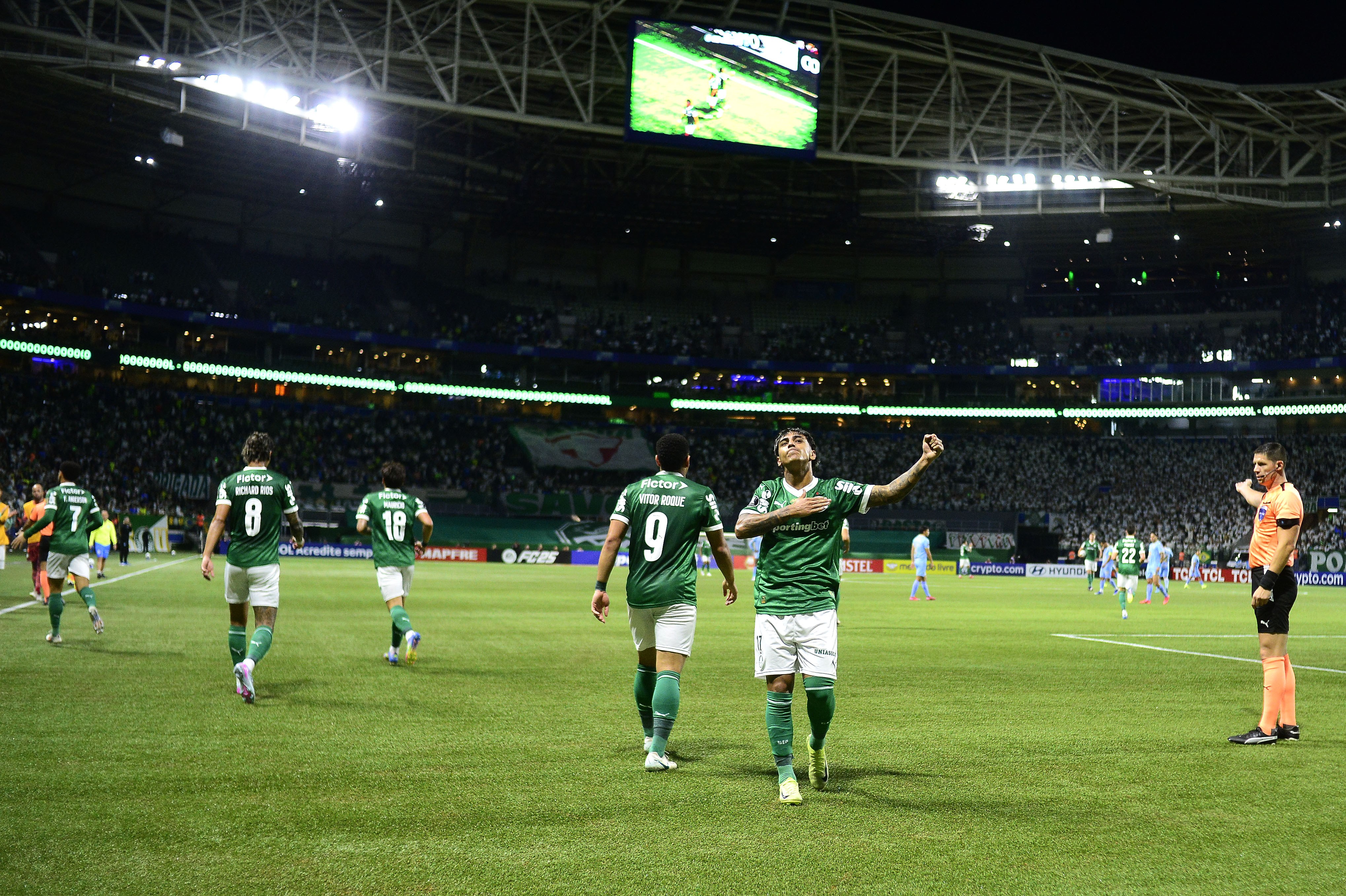 Abel Adverte Palmeiras Sobre Manter Foco Após Conquista na Libertadores.