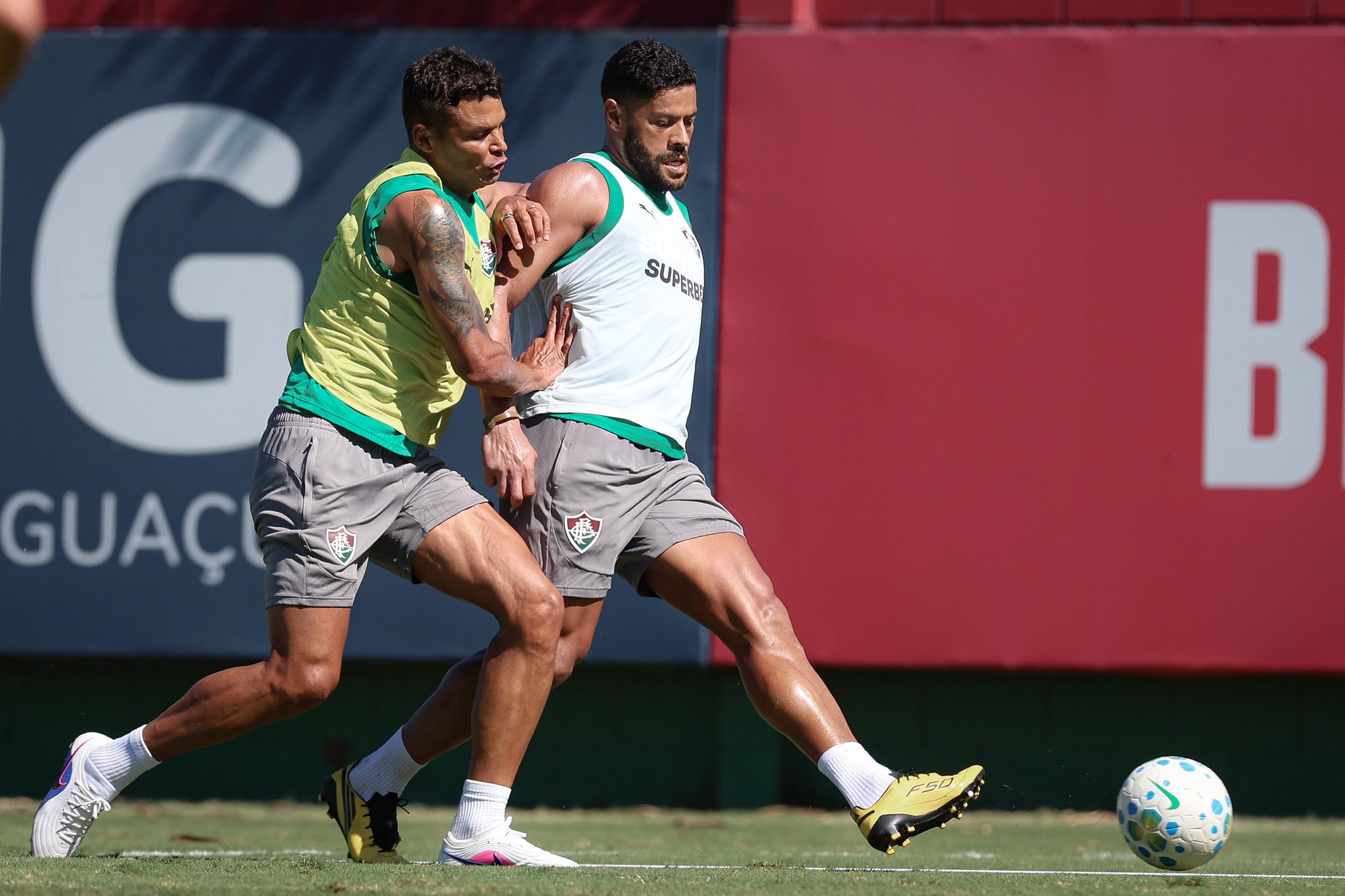 Fluminense se prepara para duelo contra Grêmio com retorno de reforços importantes