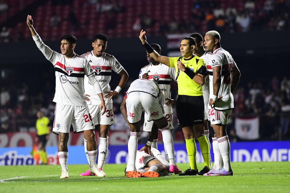 Lesão de Pablo Maia, do São Paulo, contra o Tigre — Foto: Marcos Ribolli