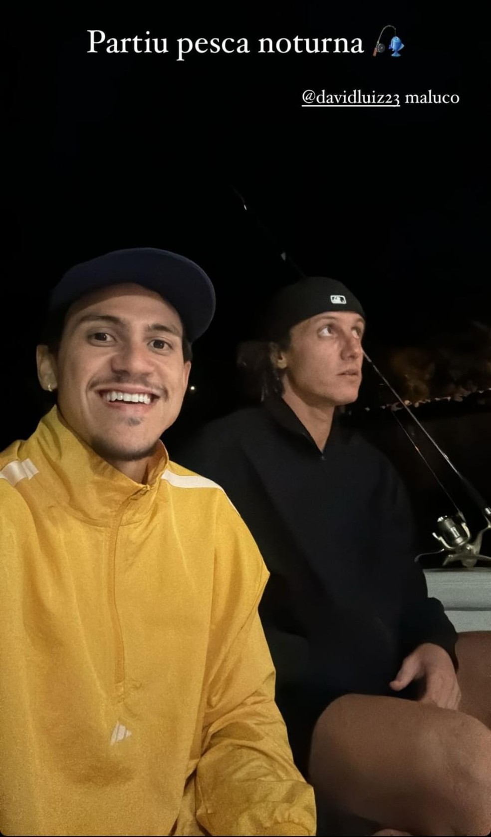 David Luiz e Pedro em pescaria noturna no Rio — Foto: Divulgação