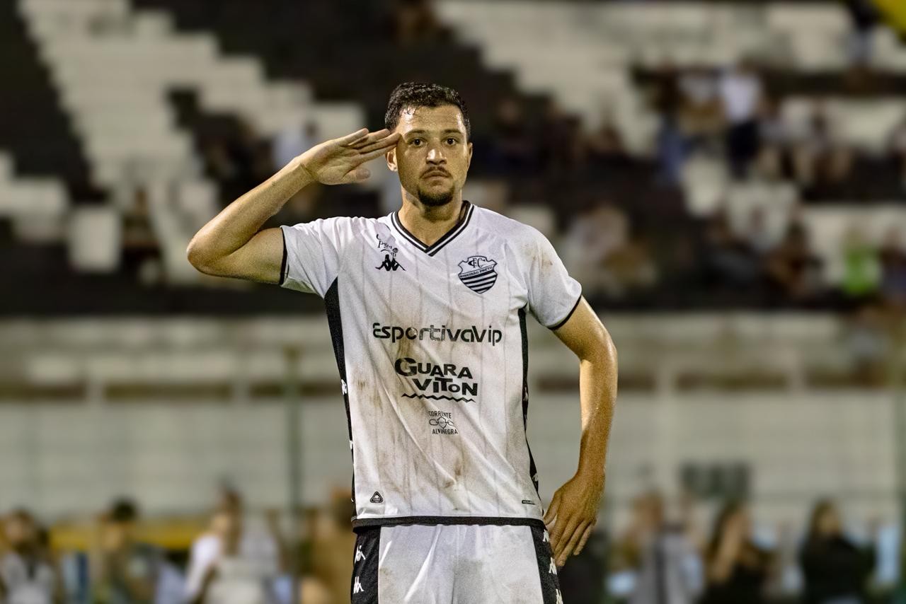 Cristopher usa experiência no Comercial para orientar reforços