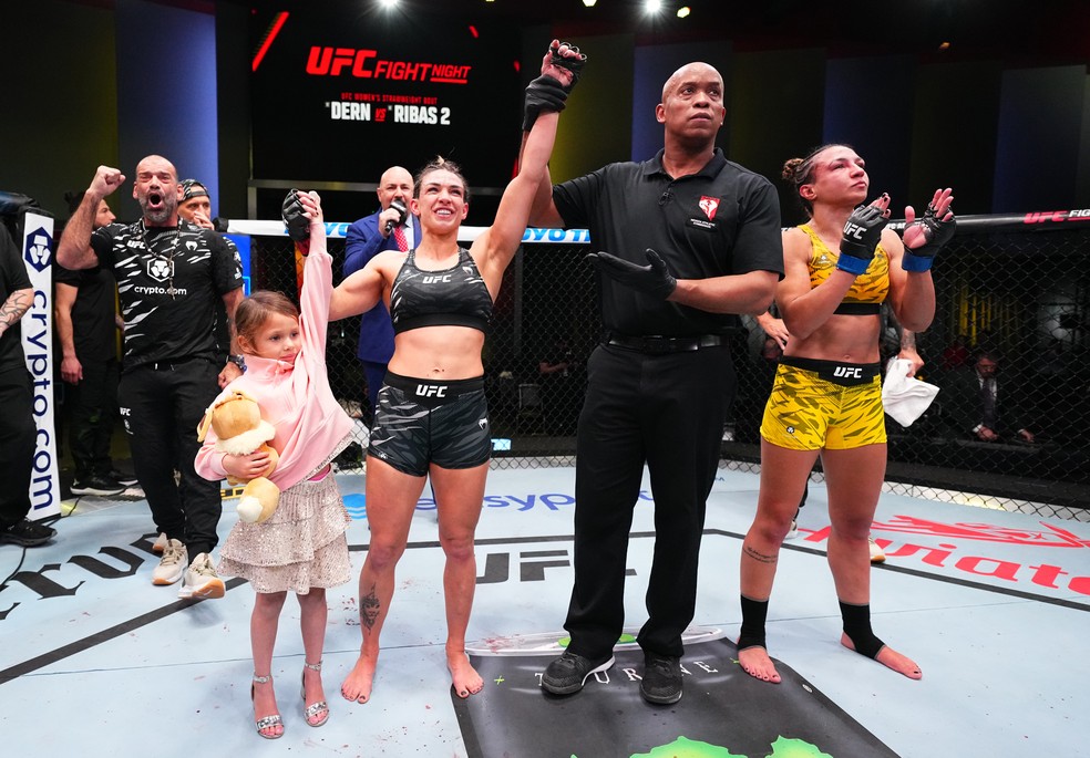 Mackenzie Dern venceu Amanda Ribas por finaliza&ccedil;&atilde;o aos 4min56s do R3 &mdash; Foto: Chris Unger/Getty Images