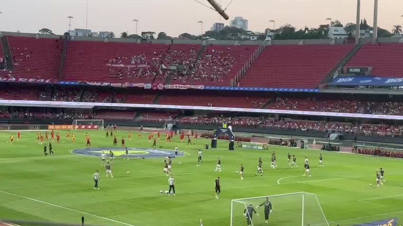 São Paulo entra para o aquecimento contra o Internacional