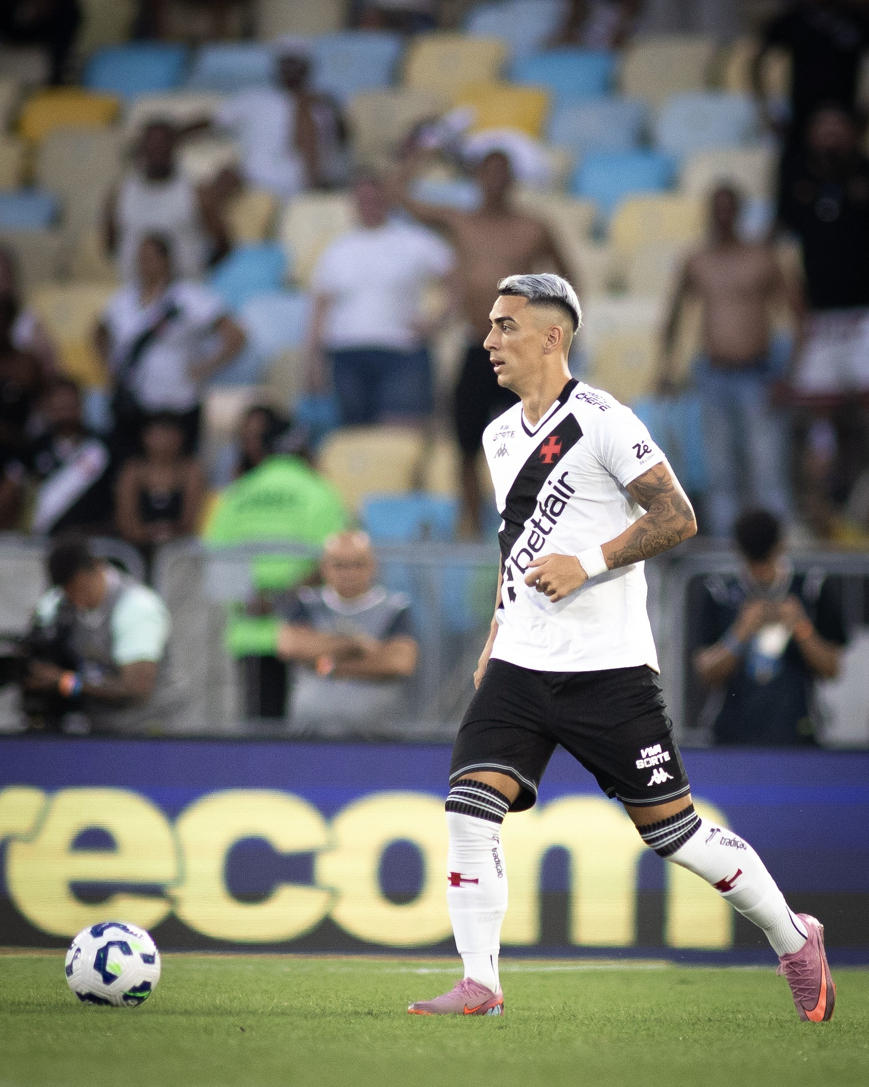 Improvisado, Puma dá conta do recado e ganha pontos com Diniz no Vasco: 