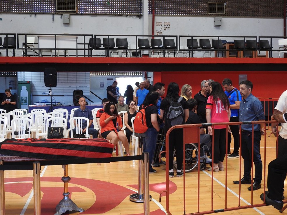 Vel�rio de Ad�lio na sede do Flamengo na G�vea � Foto: Fred Gomes / ge