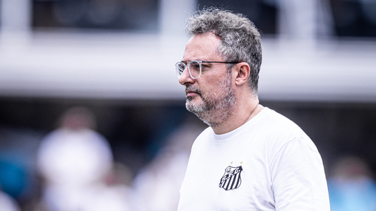 Mattos confia em permanência de Neymar e prevê Santos paciente no mercado para 2026 - Foto: (Raul Baretta/Santos)