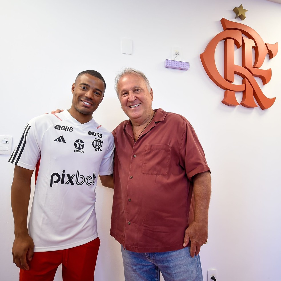 Zico recebeu De La Cruz no Ninho do Urubu — Foto: Marcelo Cortes/Flamengo