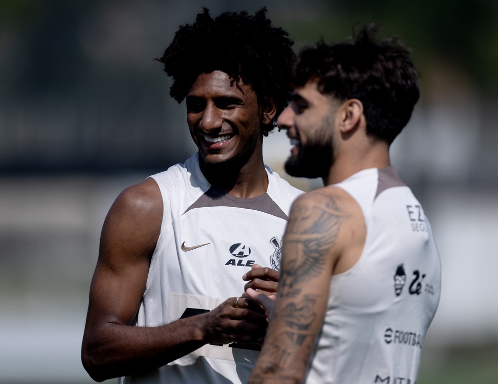 Talles Magno e Yuri Alberto em treino do Corinthians — Foto: Rodrigo Coca/Agência Corinthians