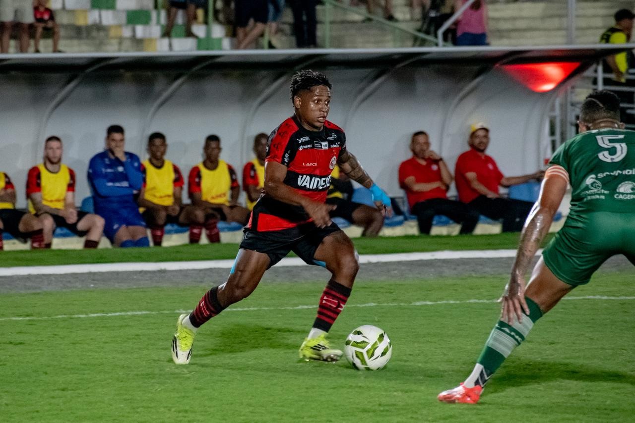 Campinense perde artilheiro para semifinal do Paraibano