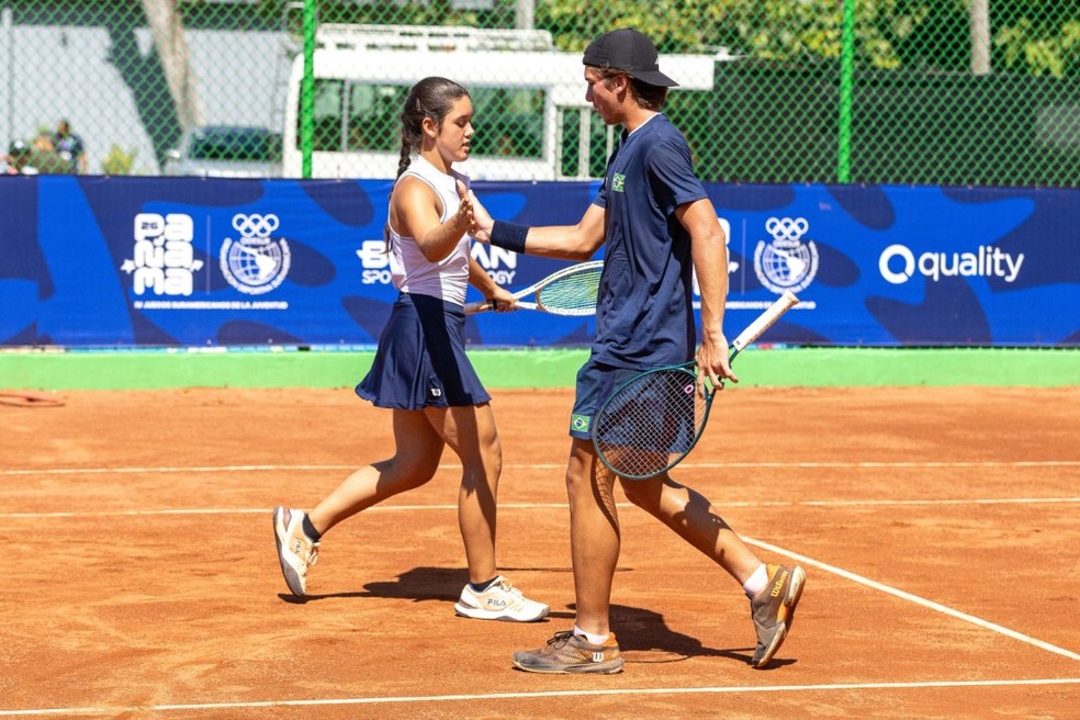 Leonardo Storck vence ao lado de Maria Carbone — Foto: Leo Barrilari/COB
