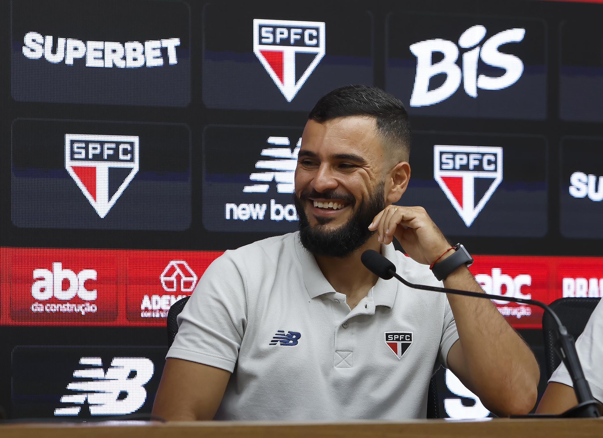 Palmeiras interessado em técnico do São Paulo para temporada de 2026