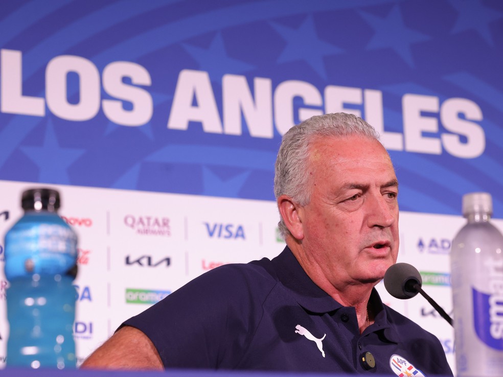 Gustavo Alfaro em coletiva