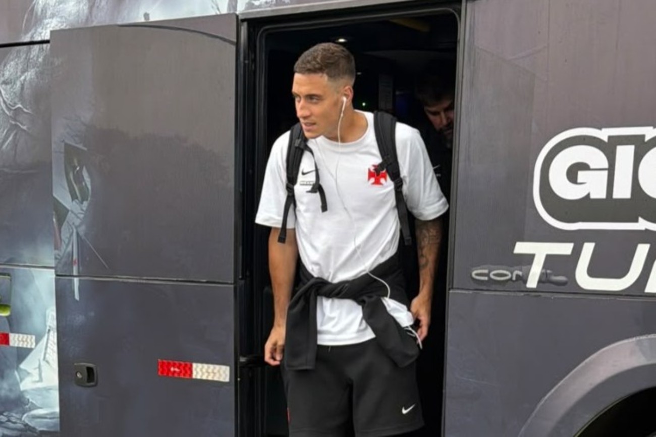 Com Bruno Duarte e Brenner, Vasco embarca para a Argentina para jogo contra o Boca