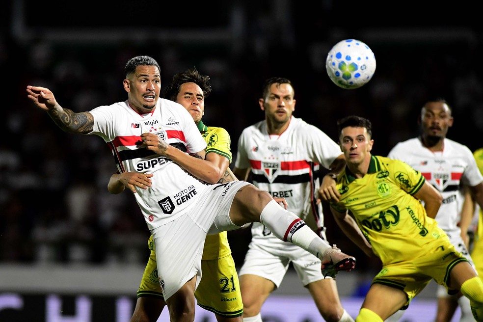 Sul Americana: Róger Machado não leva sete jogadores titulares para o jogo na Colômbia