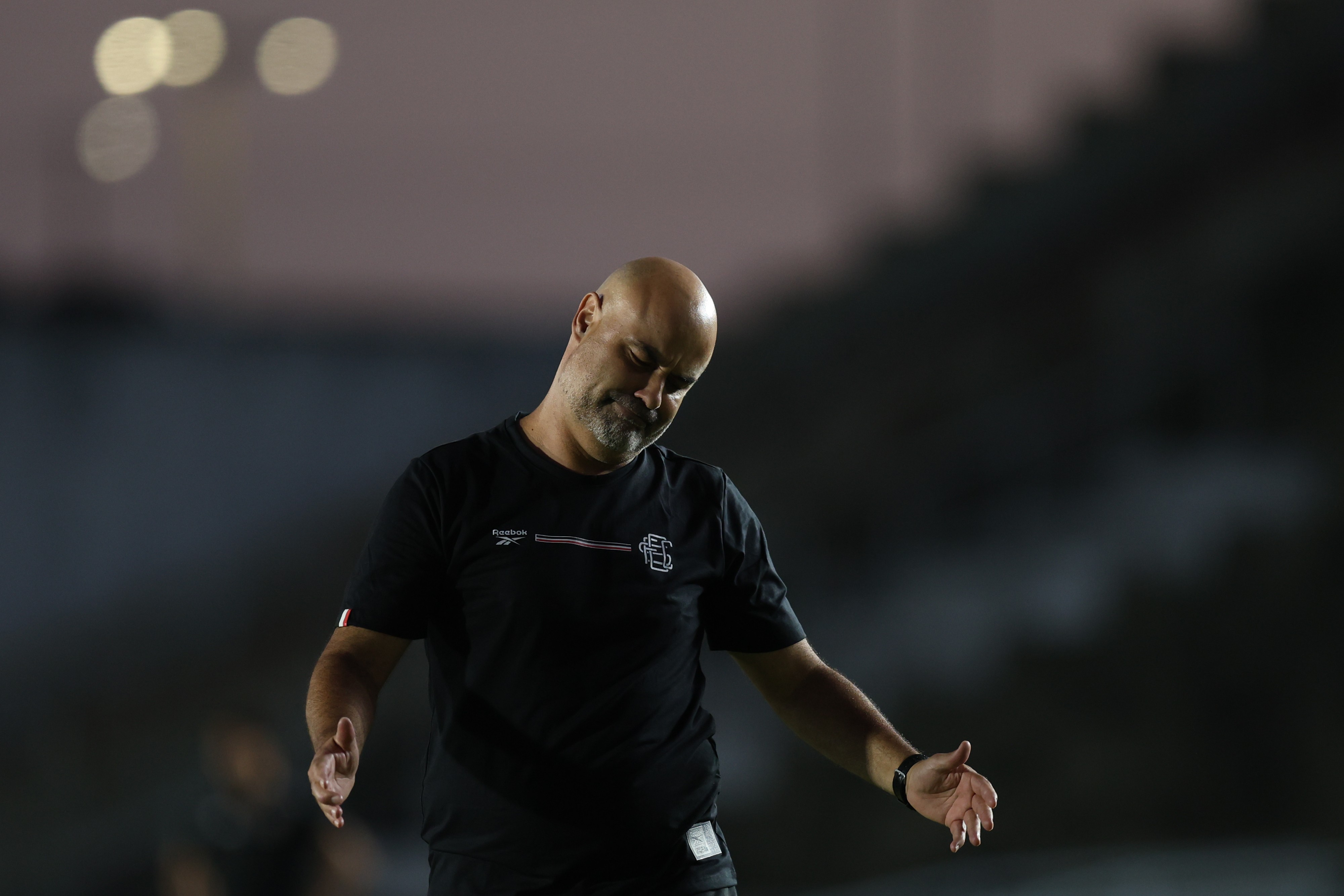 Técnico diz que Santa Cruz precisa tirar lições após perder vaga na final da Série C: "Olhar para dentro"