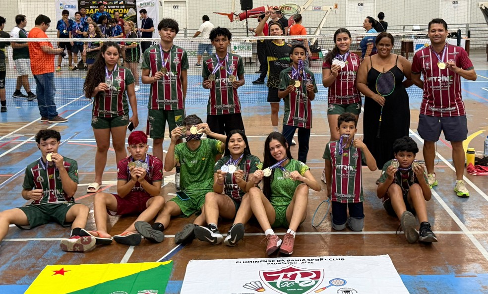 Medalhistas do Acre na Regional Norte de Badminton — Foto: Divulgação/FEACBD