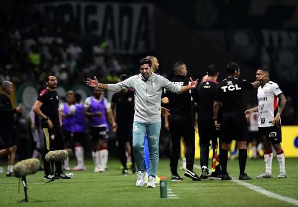 Abel revela discurso no vestiário do Palmeiras: Ver os verdadeiros interessados.