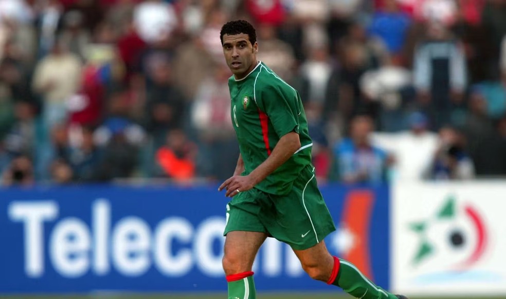 Noureddine Naybet em ação pelo Marrocos