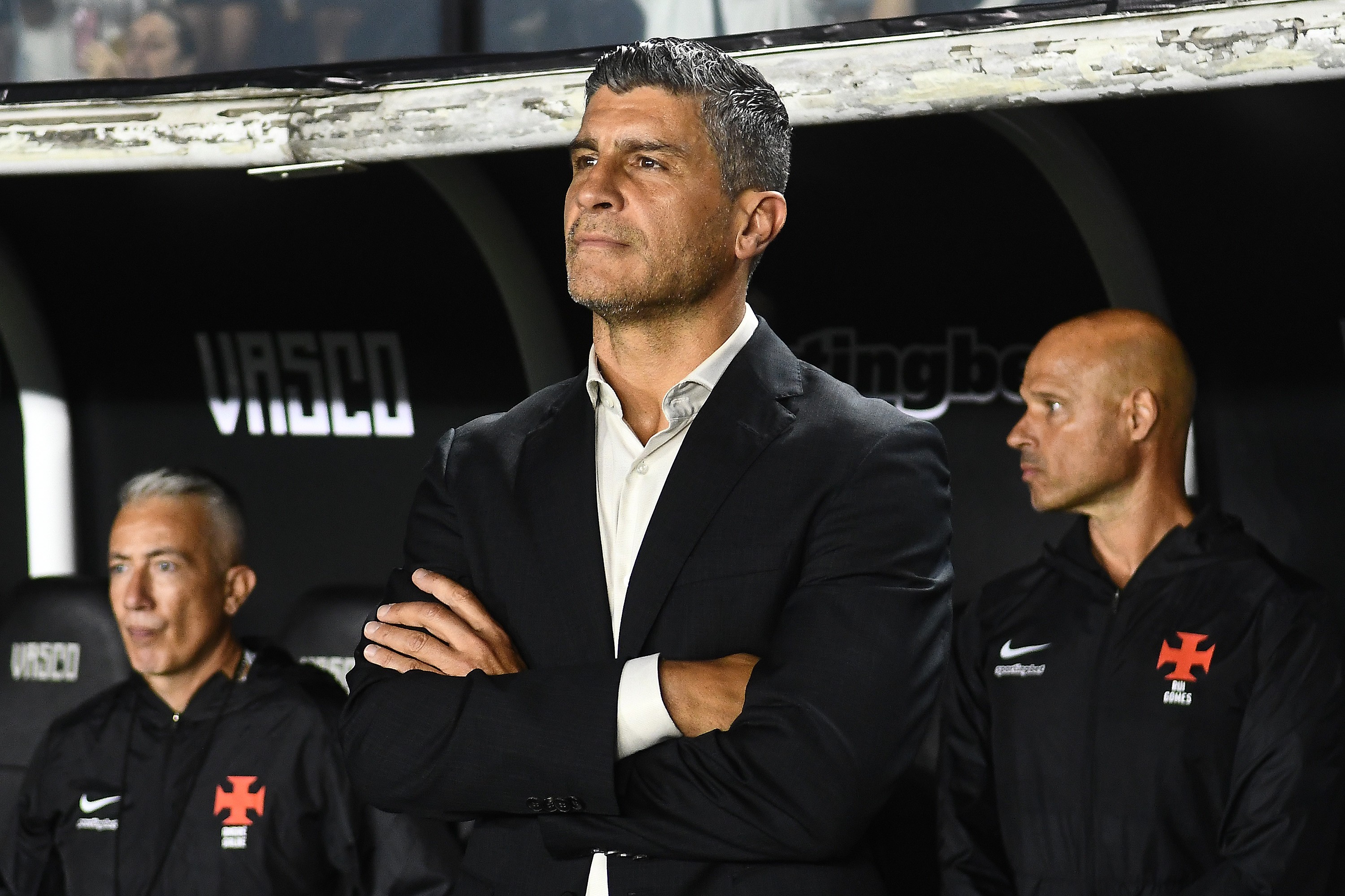 Vasco enfrenta o Medellín em busca da primeira vitória de Pedro Emanuel