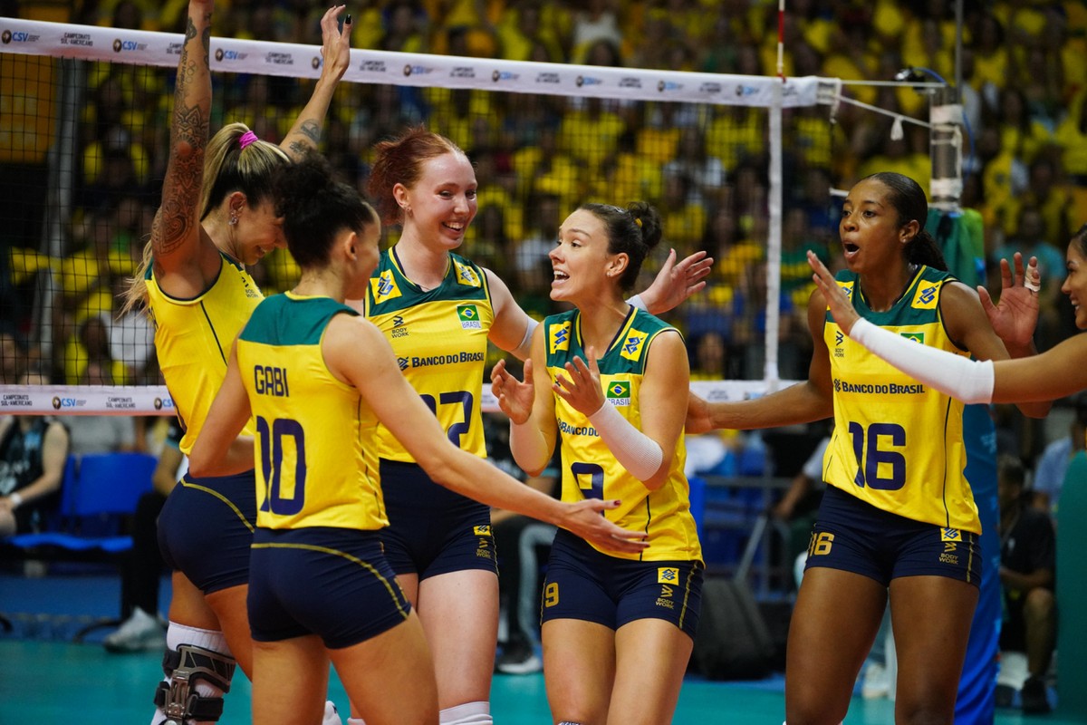 Brasil estreia com vitória tranquila no Sul-Americano Feminino de Vôlei -  Superesportes