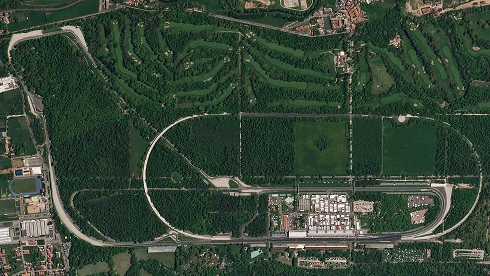 Uma vista aérea do circuito de Monza — Foto: Google Earth