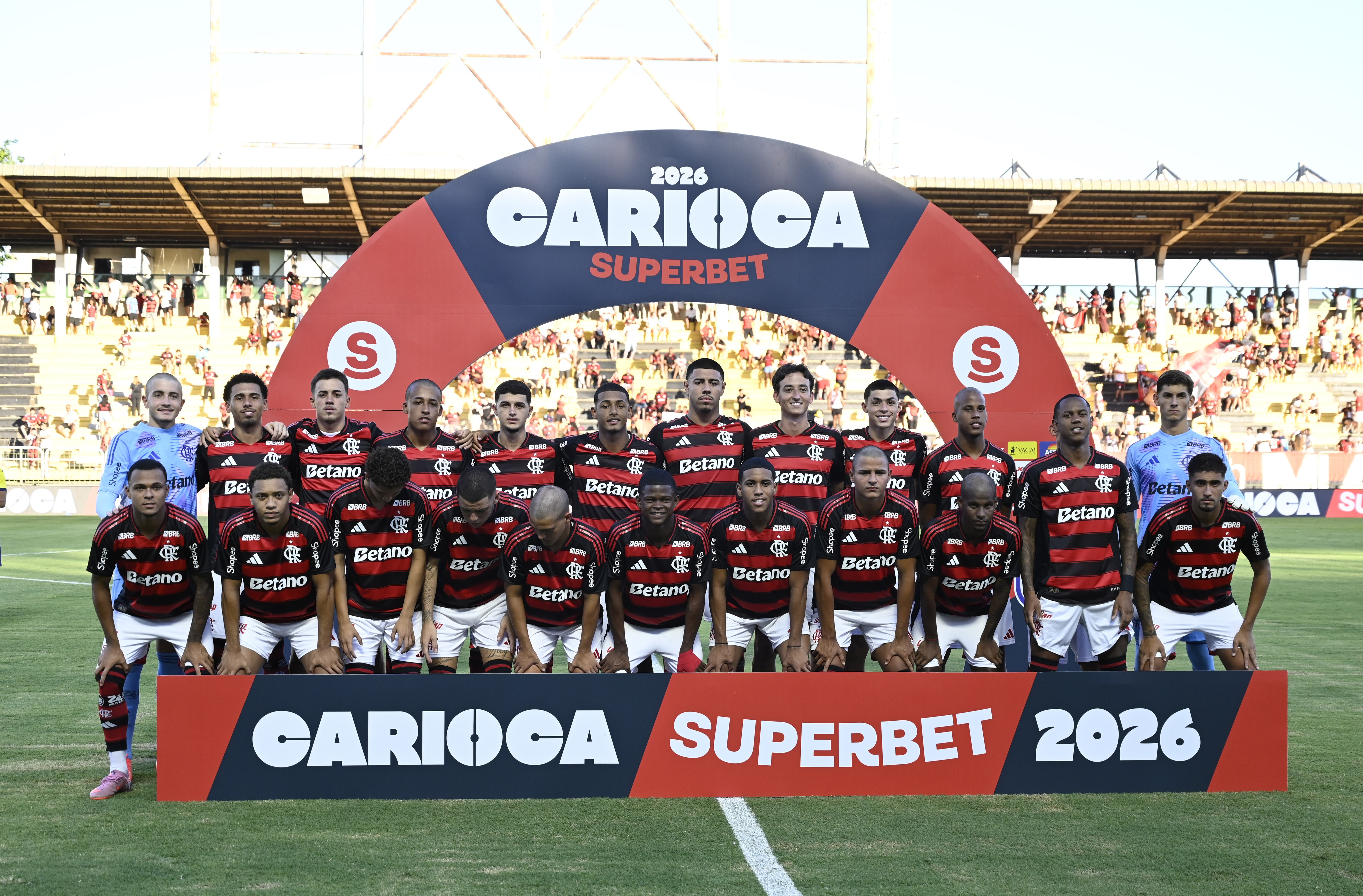 Iago brilha e salva Flamengo no final; Wallace Yan quase se torna vilão do jogo decisivo