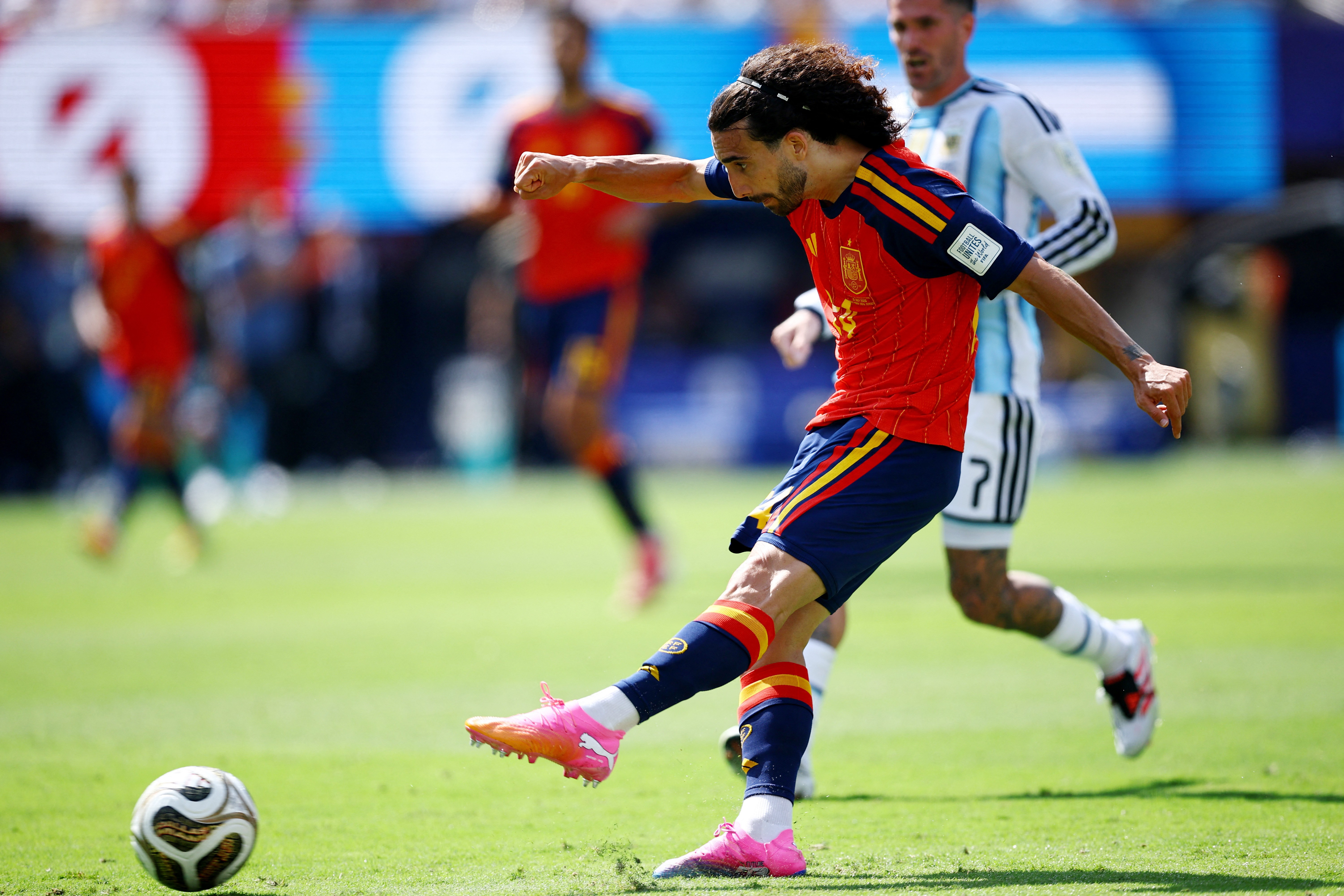 Cucurella conquista segundo título de Copa do Mundo em um ano; entenda