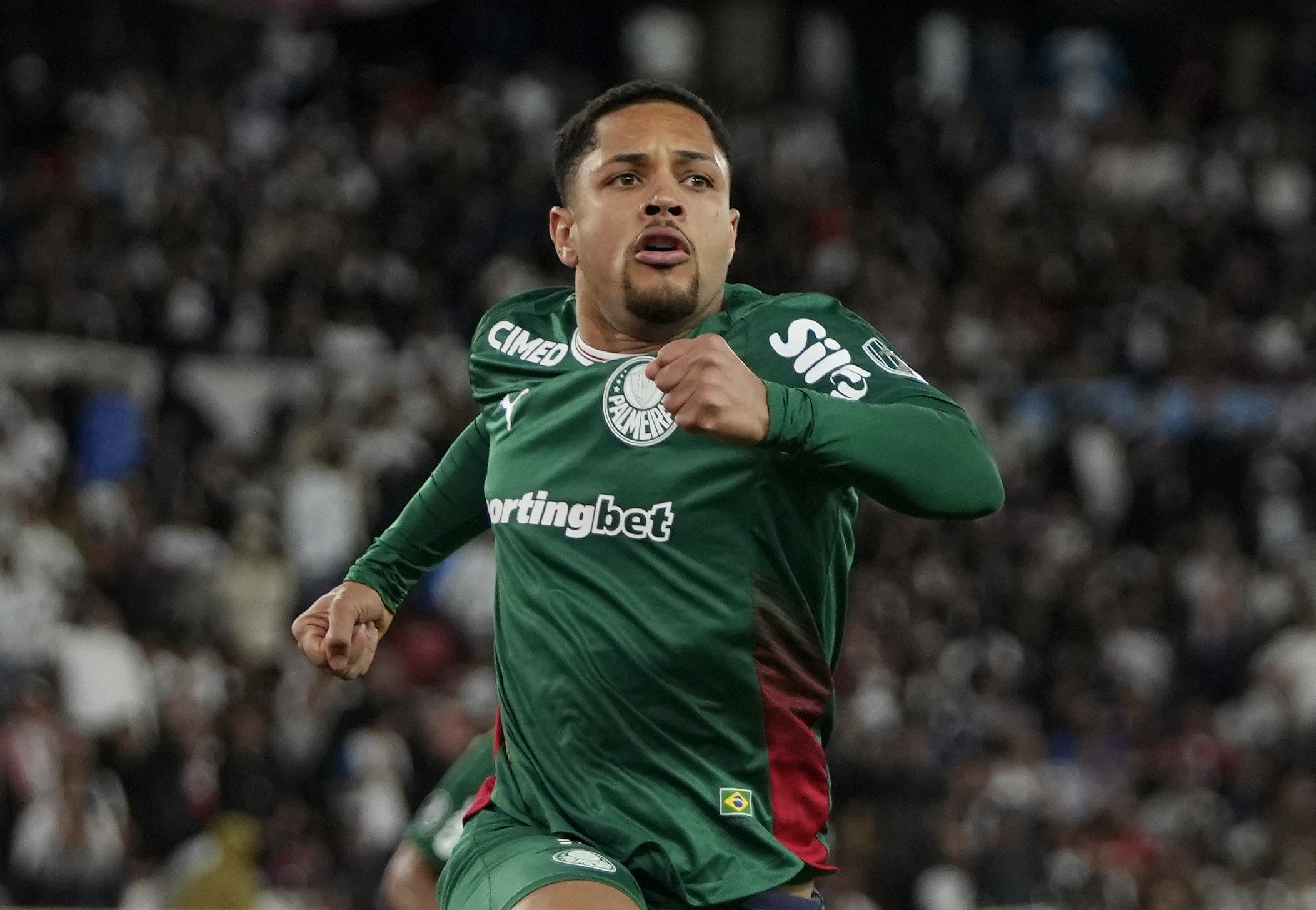 De onde vem? Veja como Vitor Roque pontua bem no Cartola sem participar de tantos gols