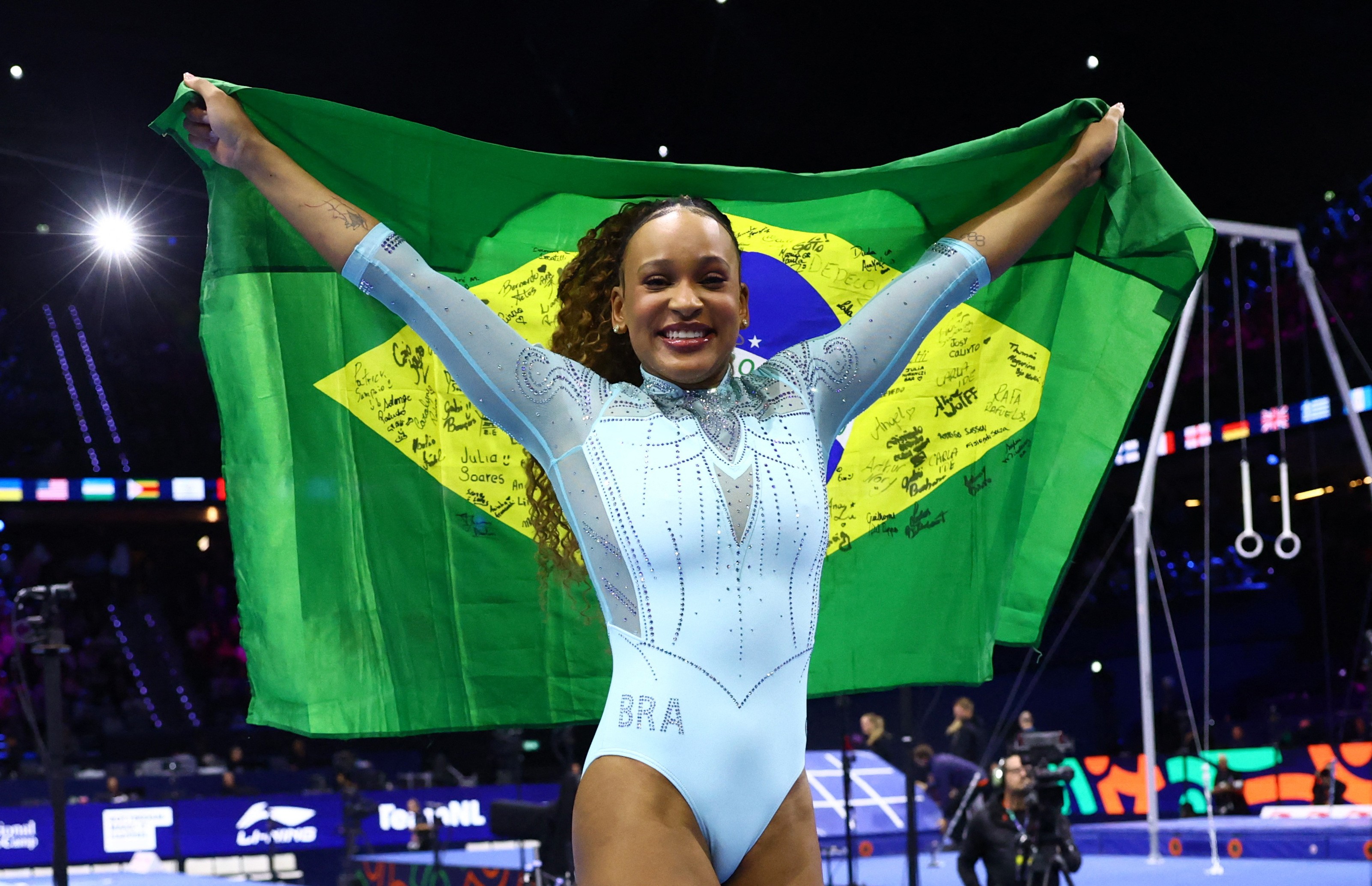 Rebeca Andrade é tricampeã do salto no Mundial de ginástica artística