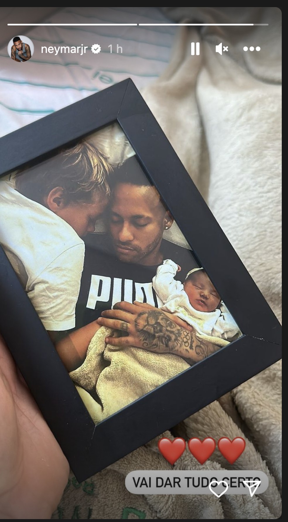 Neymar posta foto com os dois filhos antes de passar por procedimento no joelho esquerdo — Foto: Reprodução/Instagram