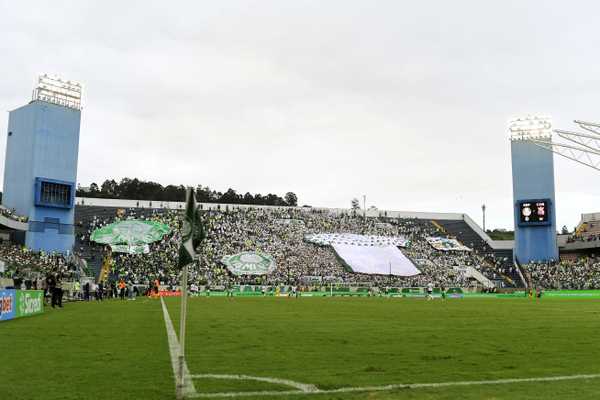 Palmeiras estabelece recorde de público na Arena Barueri contra o Corinthians.