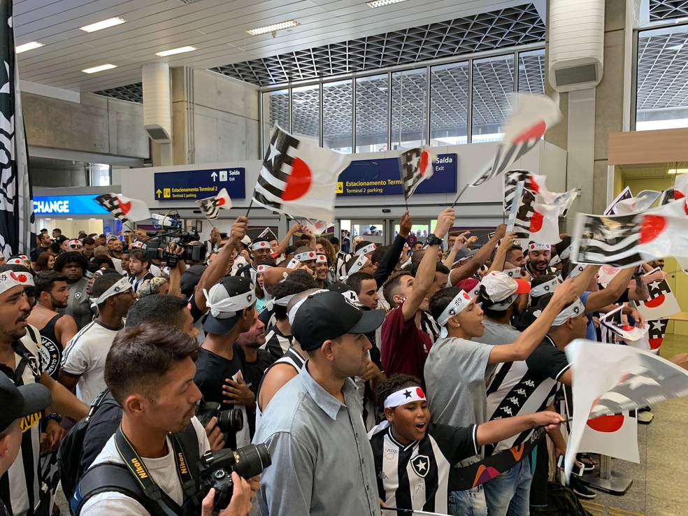 Contrato fenomenal, AeroHonda e camisa 4: Botafogo vive hype com japonês