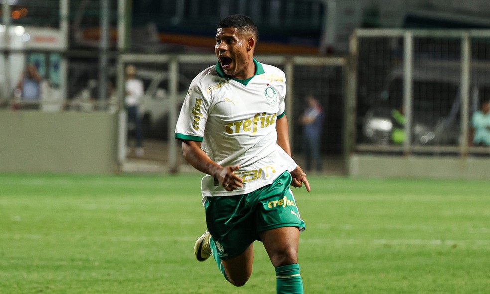 Lateral do Sub-20 deve ganhar oportunidade no profissional em breve 