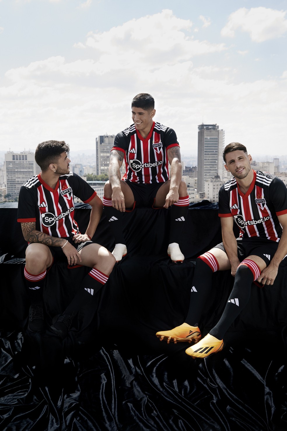 São Paulo lança segundo uniforme para a temporada 2023; veja fotos, são  paulo