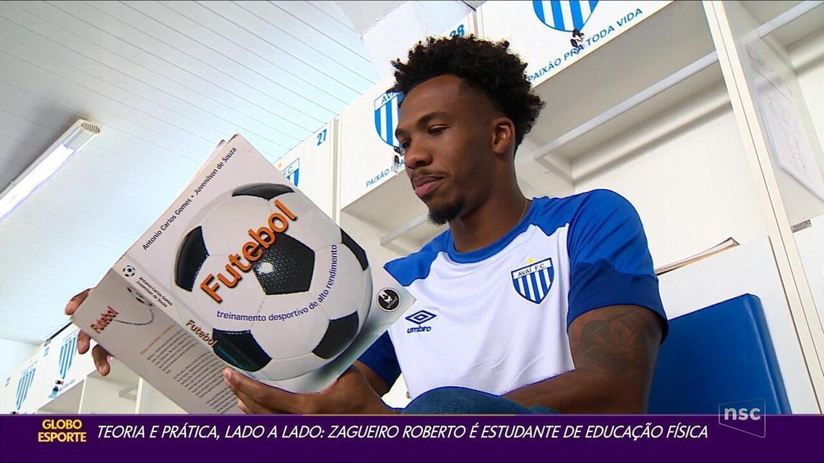 Do campo à sala de aula: Roberto concilia faculdade com carreira de jogador  profissional, avaí