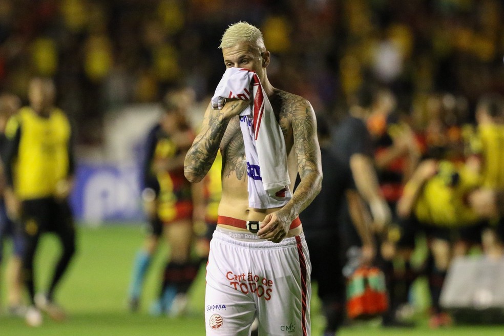 Jogadores se manifestam após rebaixamento do Santos para a segunda