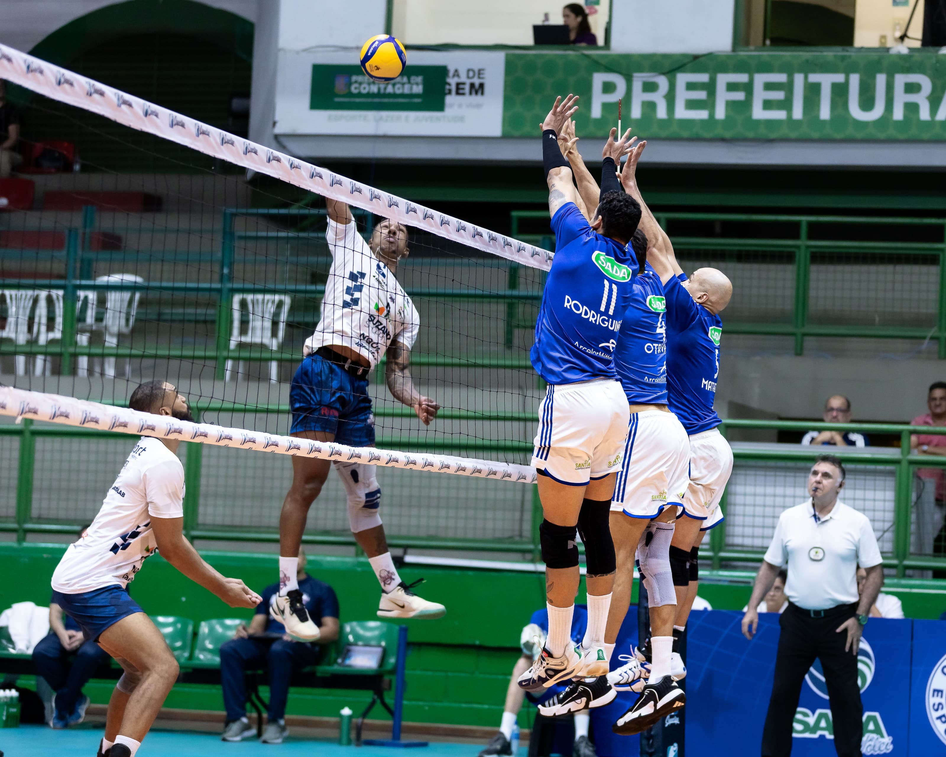 DUELO ELETRIZANTE NA SUPERLIGA! Confronto promete agitar a penúltima rodada da fase de classificação!