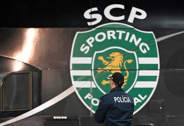 Torcidas brigam, e jogo em Portugal é cancelado por falta de segurança | futebol português