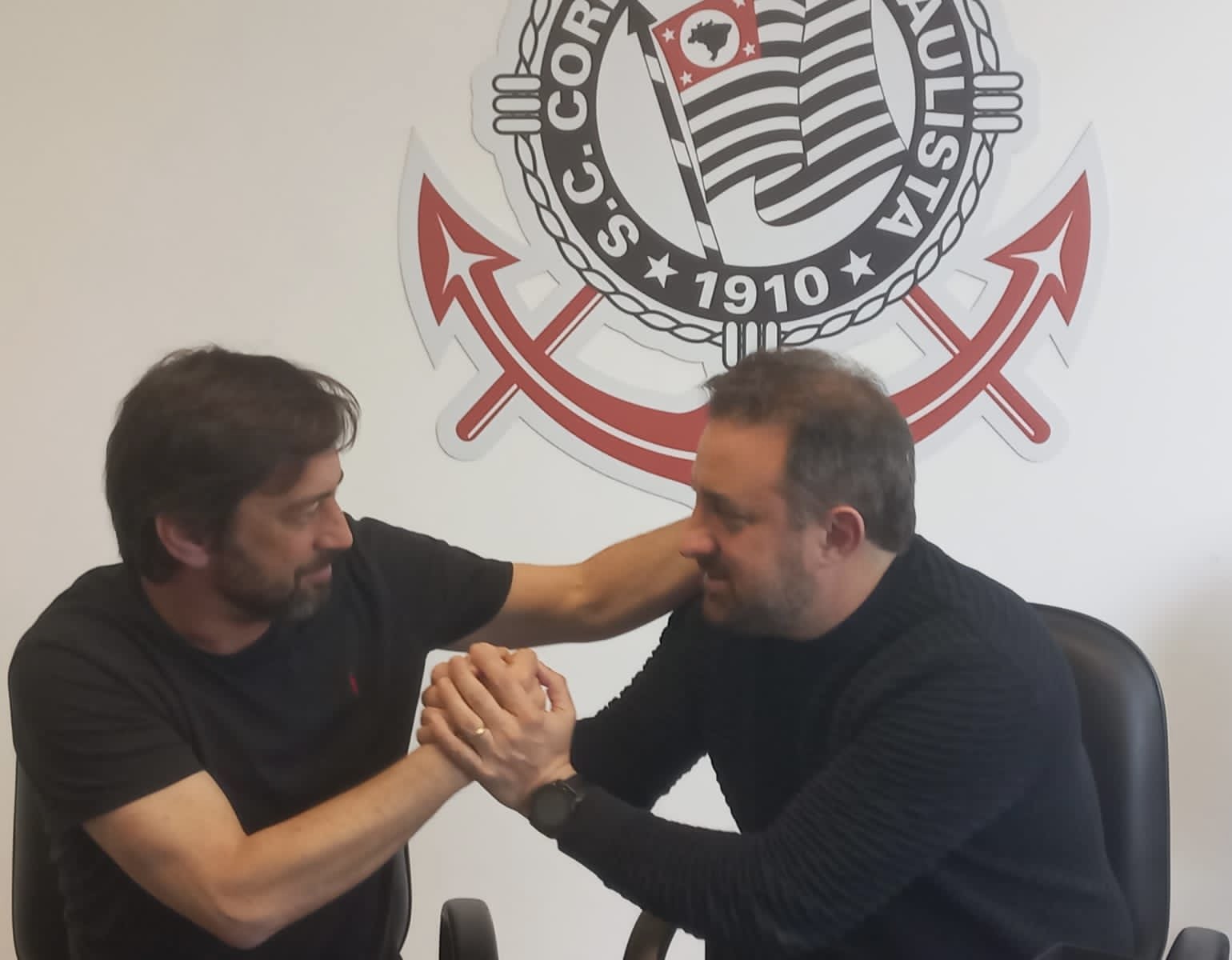 Presidente de clube argentino diz que Corinthians é um desastre: "Todos ...