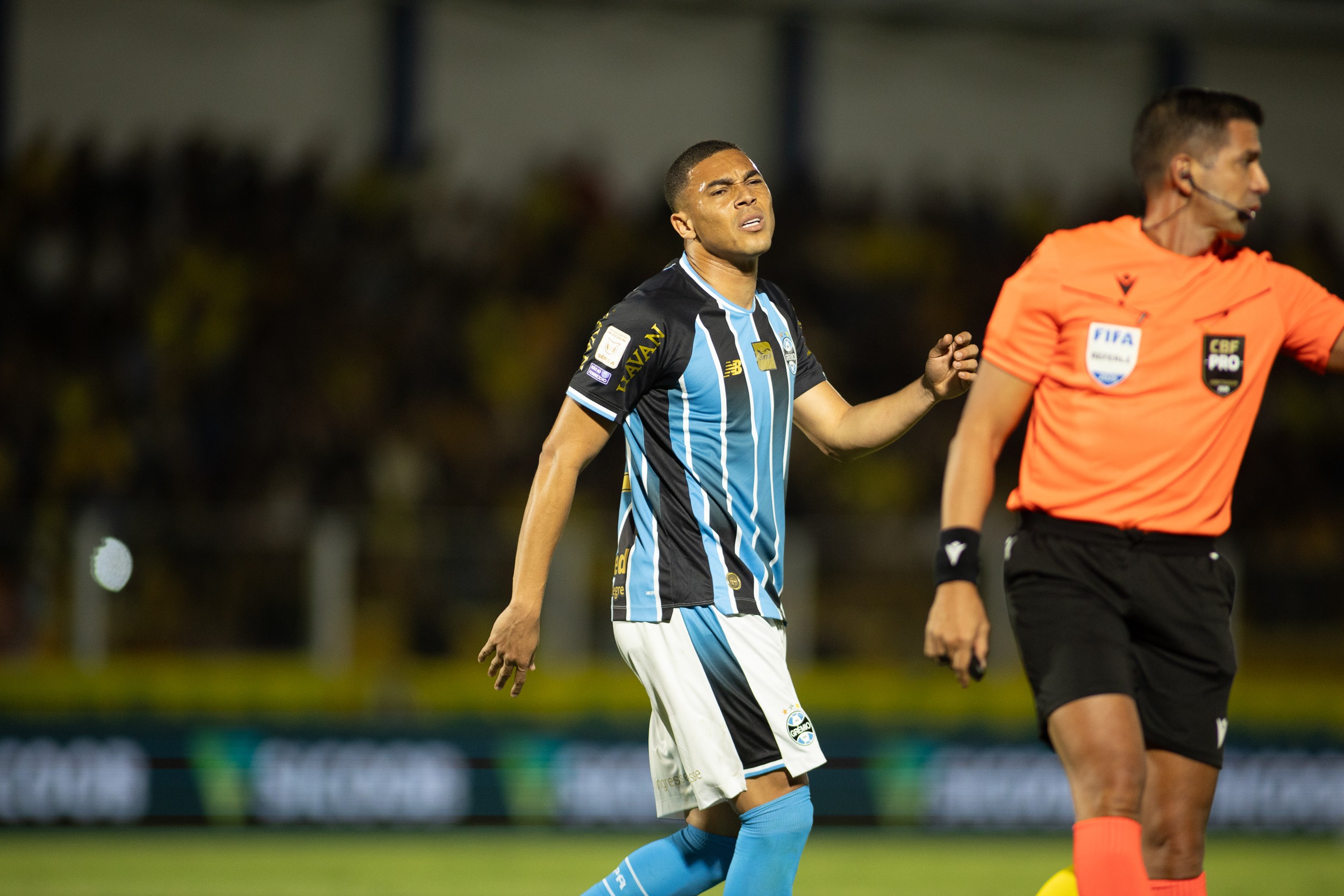 Carlos Vinícius pode sair do Grêmio? Veja o que se sabe sobre situação do atacante