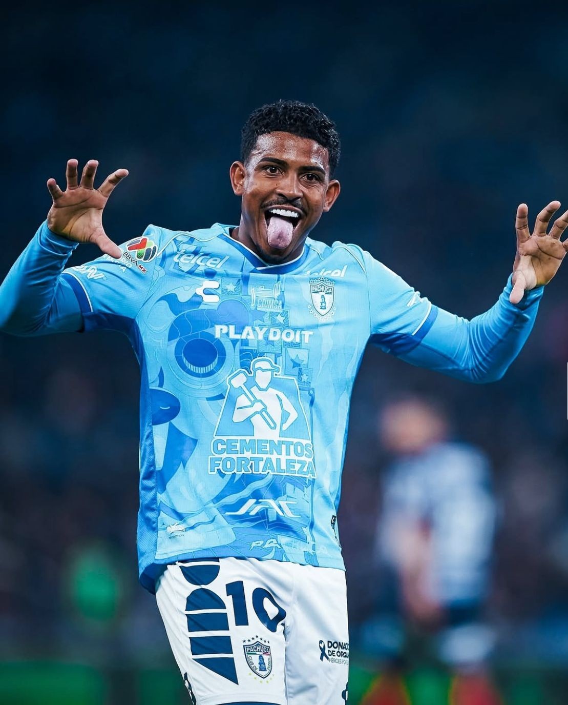 Fluminense encaminha retorno de John Kennedy