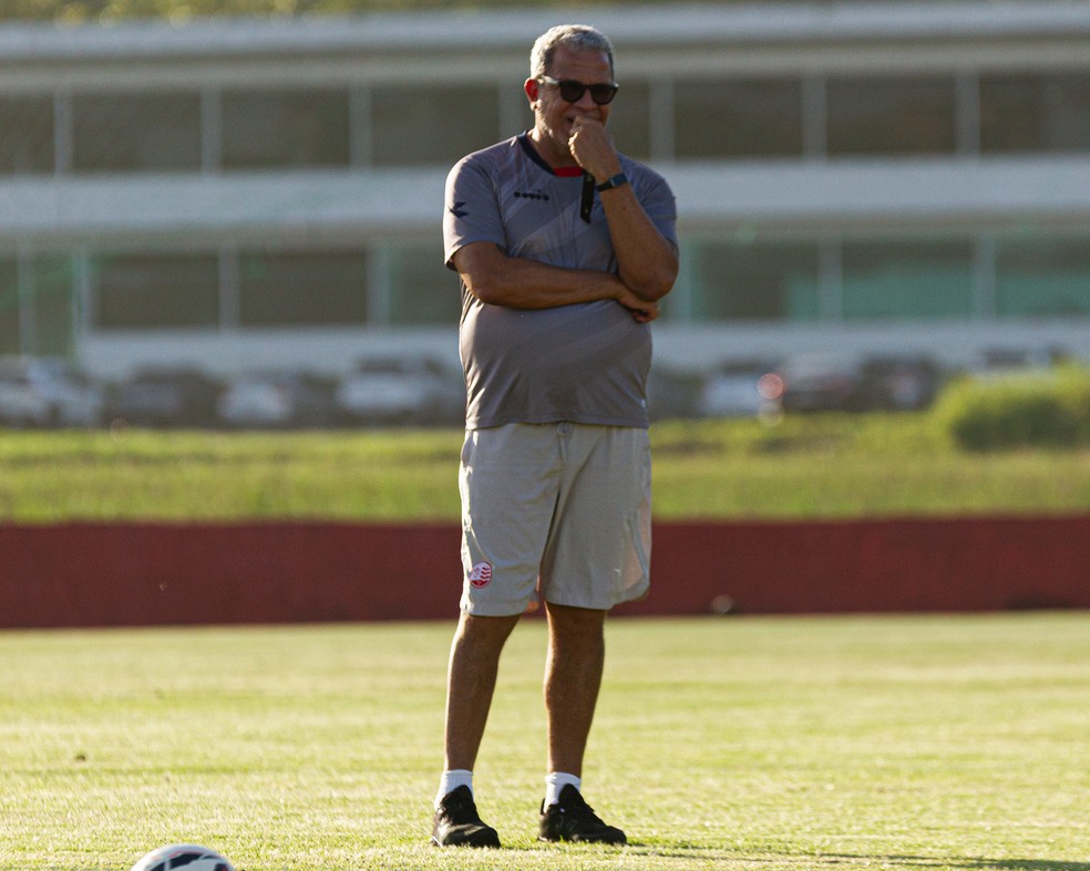 Hélio dos Anjos no treino do Náutico — Foto: Gabriel França/CNC