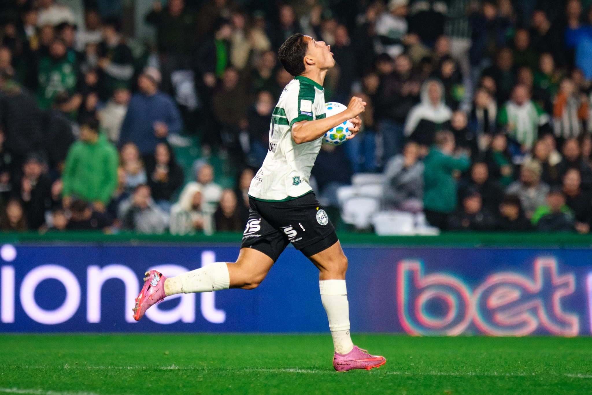 Atuações do Coritiba: Paulo Roberto é o único com motivo para sorrir contra o Palmeiras; dê suas notas