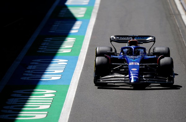 F1 2023 na Inglaterra: VERSTAPPEN lidera treinos livres. Albon IMPRESSIONA!