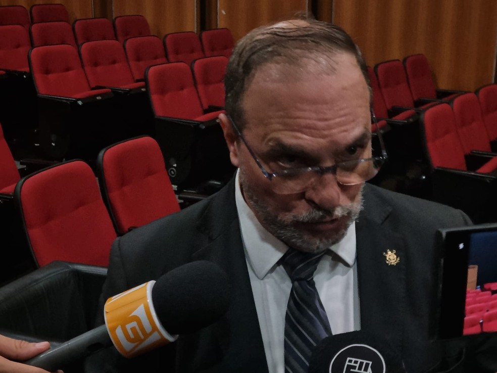 Romeu Tuma Jr. concedeu entrevista no Corinthians após reunião do Conselho — Foto: José Edgar de Matos