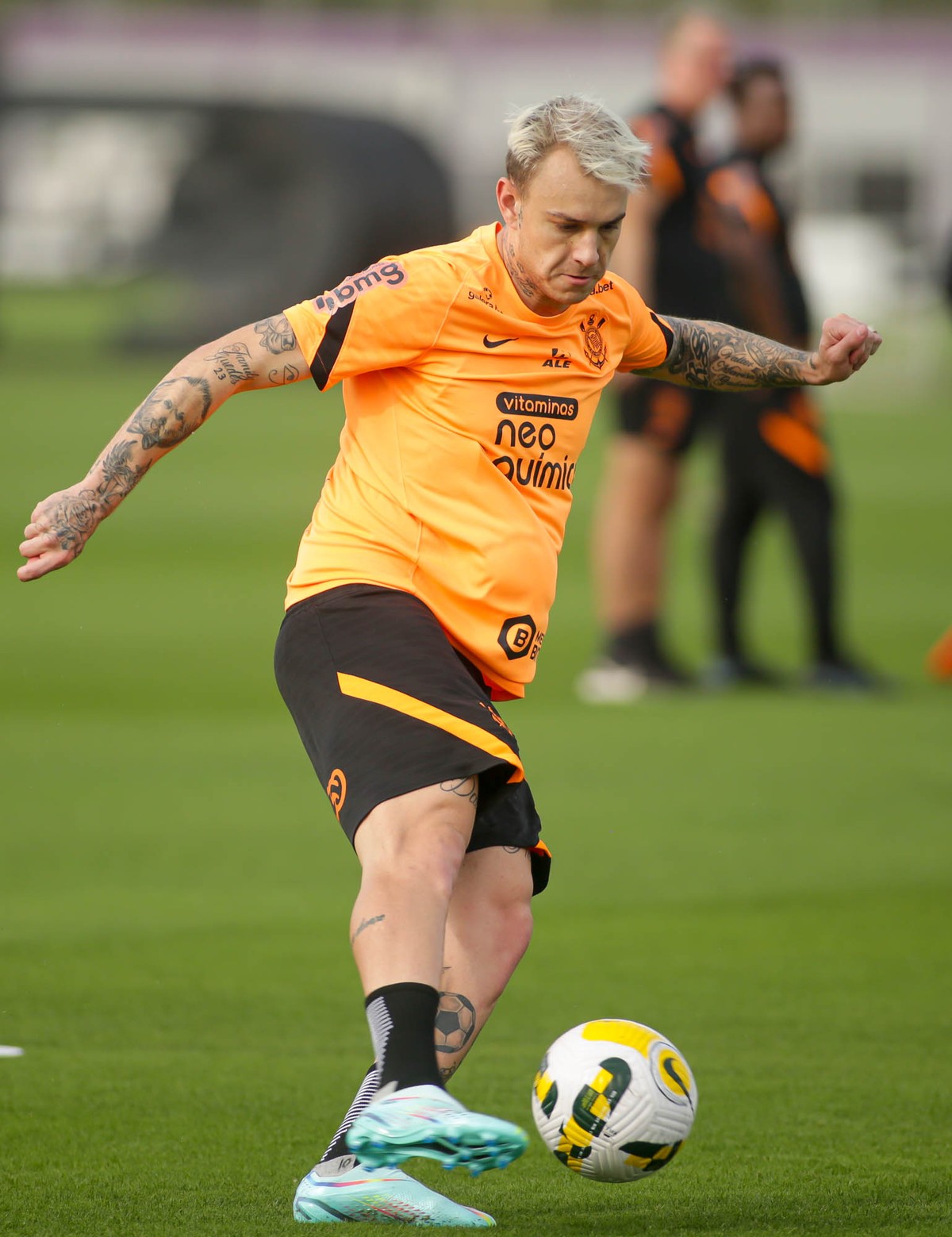 Róger Guedes se aproxima de sua melhor marca de gols na carreira em auge no Corinthians