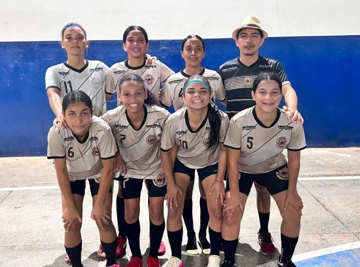 Assemrurb e Café com Leite goleiam e definem semifinais do Acreano de Futsal Femino Sub-20