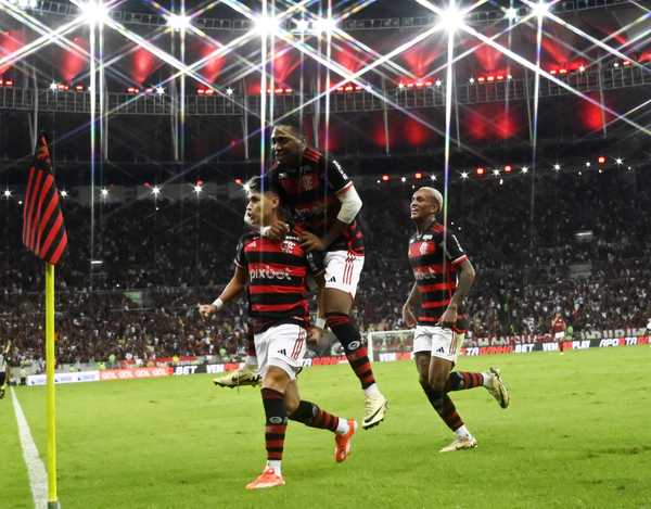 Luiz Araújo brilha e decide em vitória do Flamengo; confira suas notas